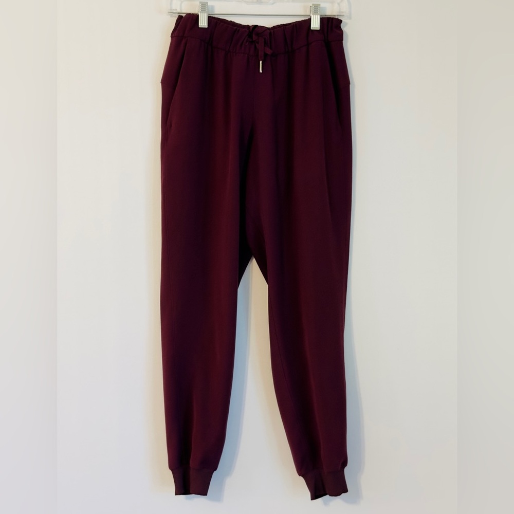 Lululemon Athletica On The Fly Joggers Size 6 Maroon